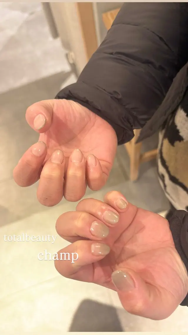 ネイル グラデーション ピンク シンプルネイル 岡本 恵｜大人っぽ ・個性ニュアンスのネイルデザイン