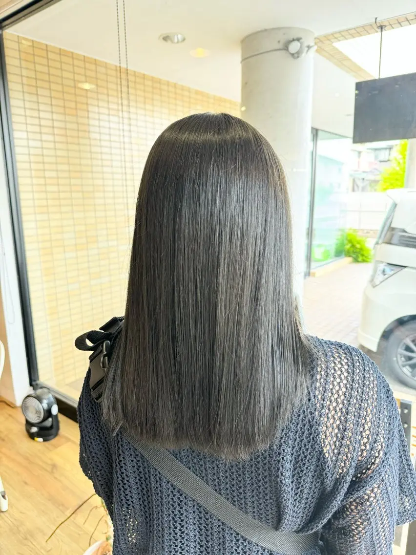 ロング カラー グレージュ オリーブグレージュ オリーブグレー ヘアカラー トリートメント ツキダテ ユイのヘアスタイル