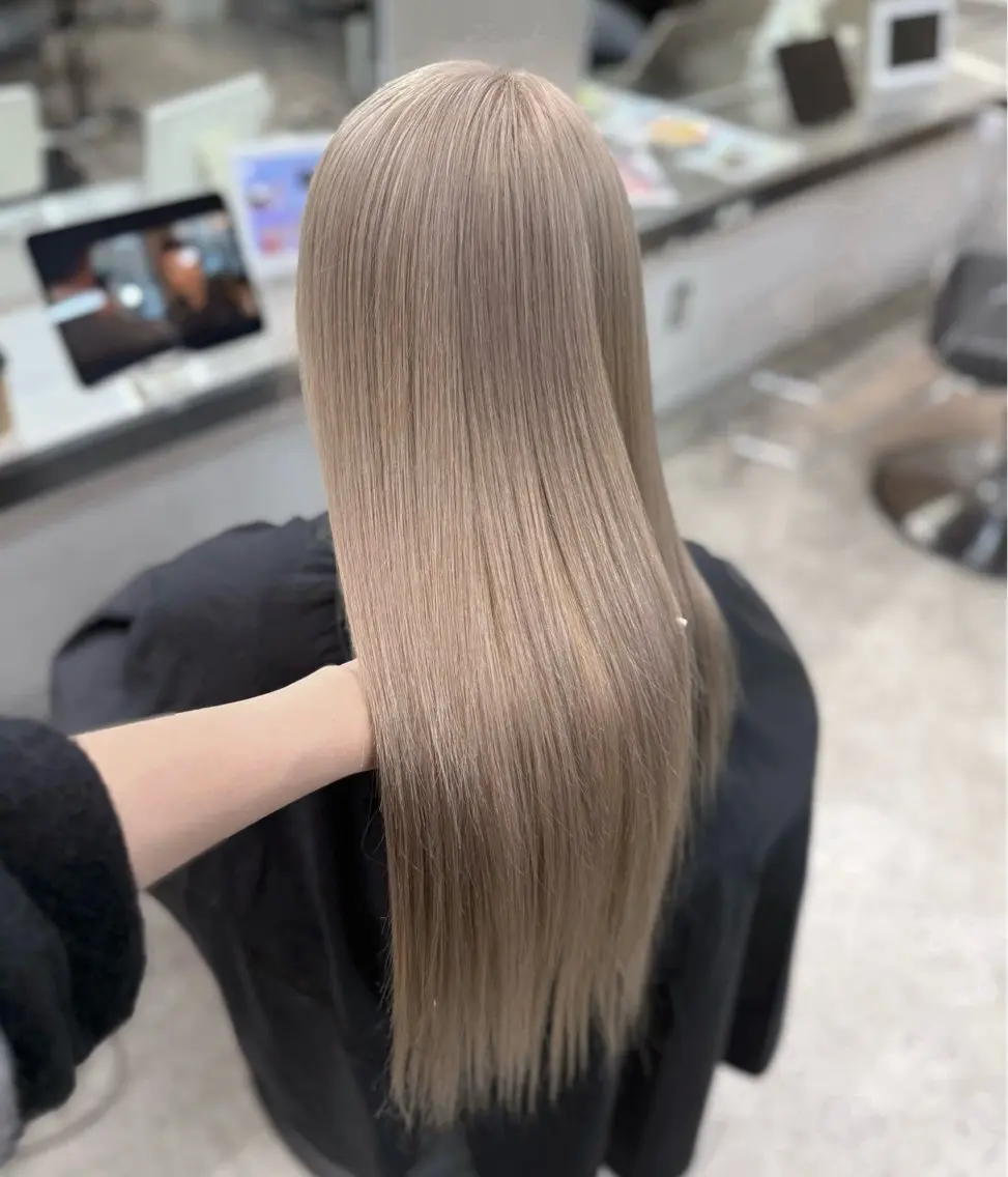 ロング ヘアカラー 小林 円香のヘアスタイル