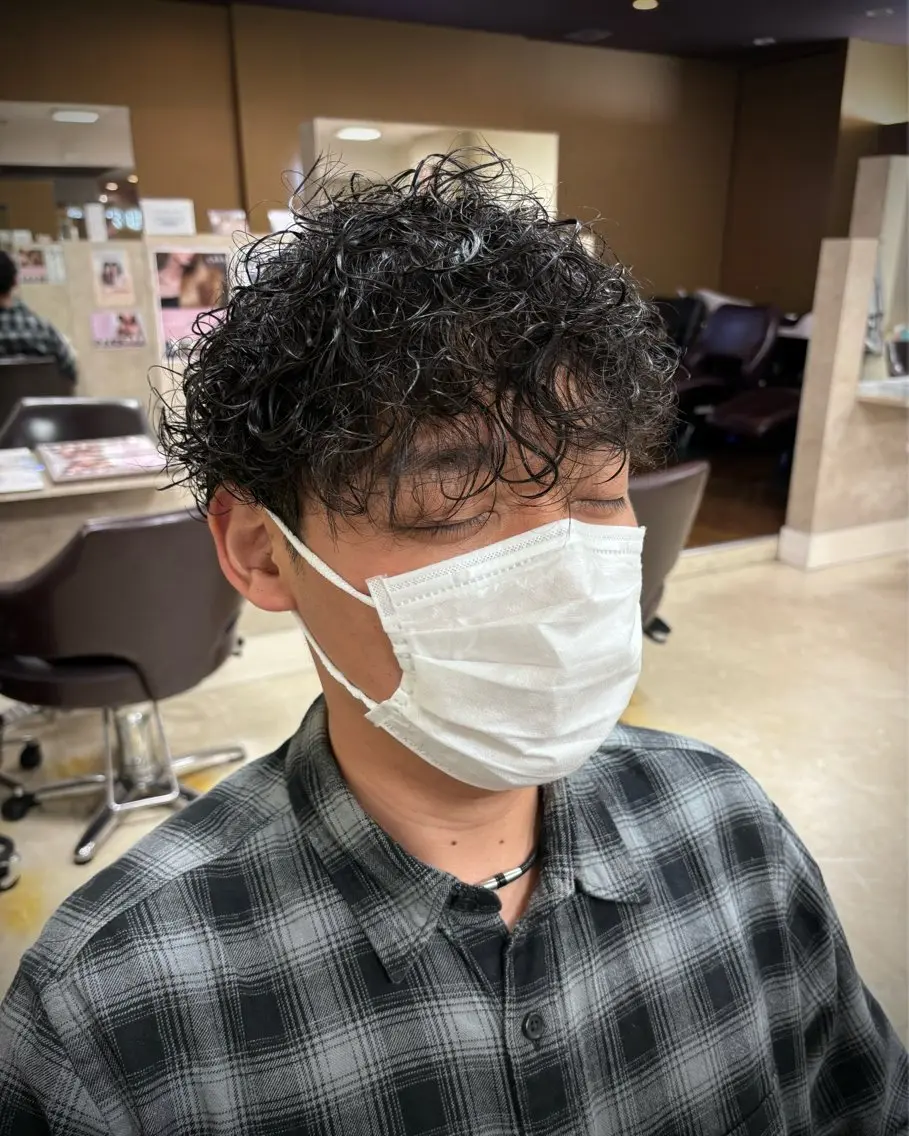 パーマ メンズ 会社で浮かない ビジネスヘア/心斎橋のヘアスタイル
