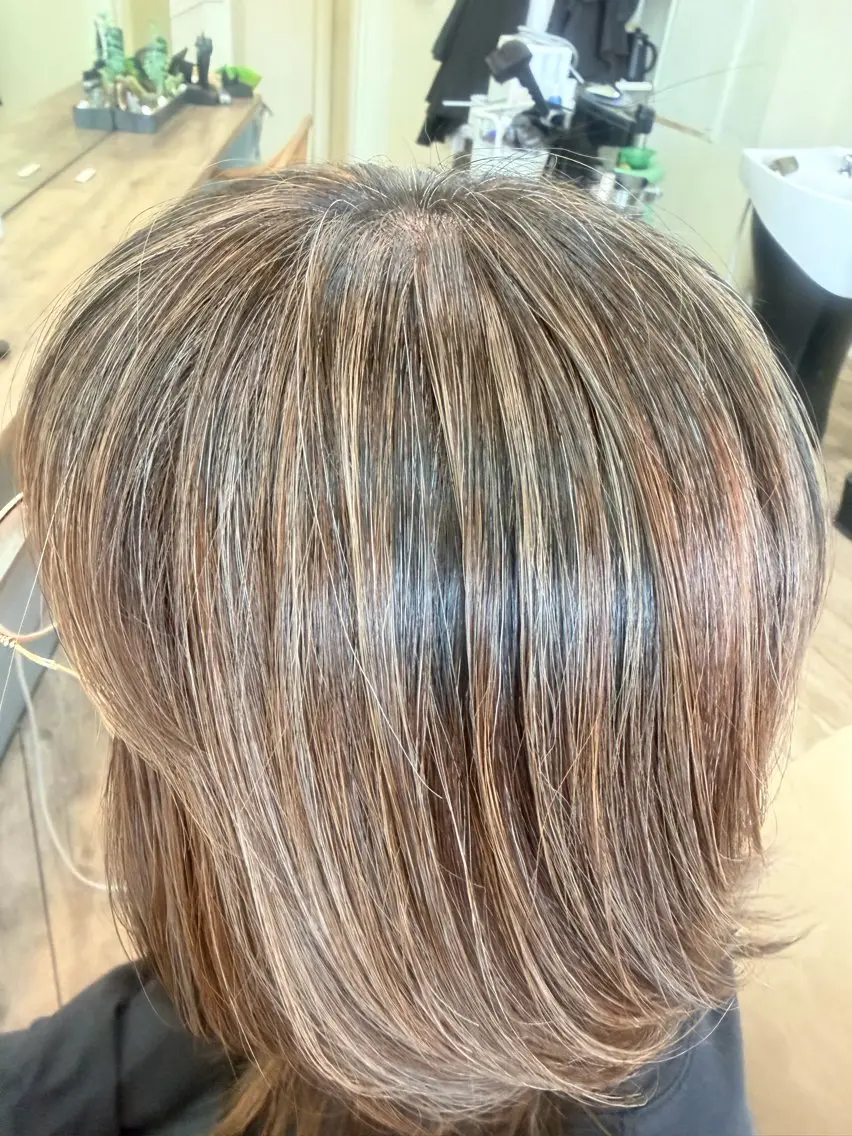 ミディアム カラー ヘアカラー 鶴見 和美のヘアスタイル