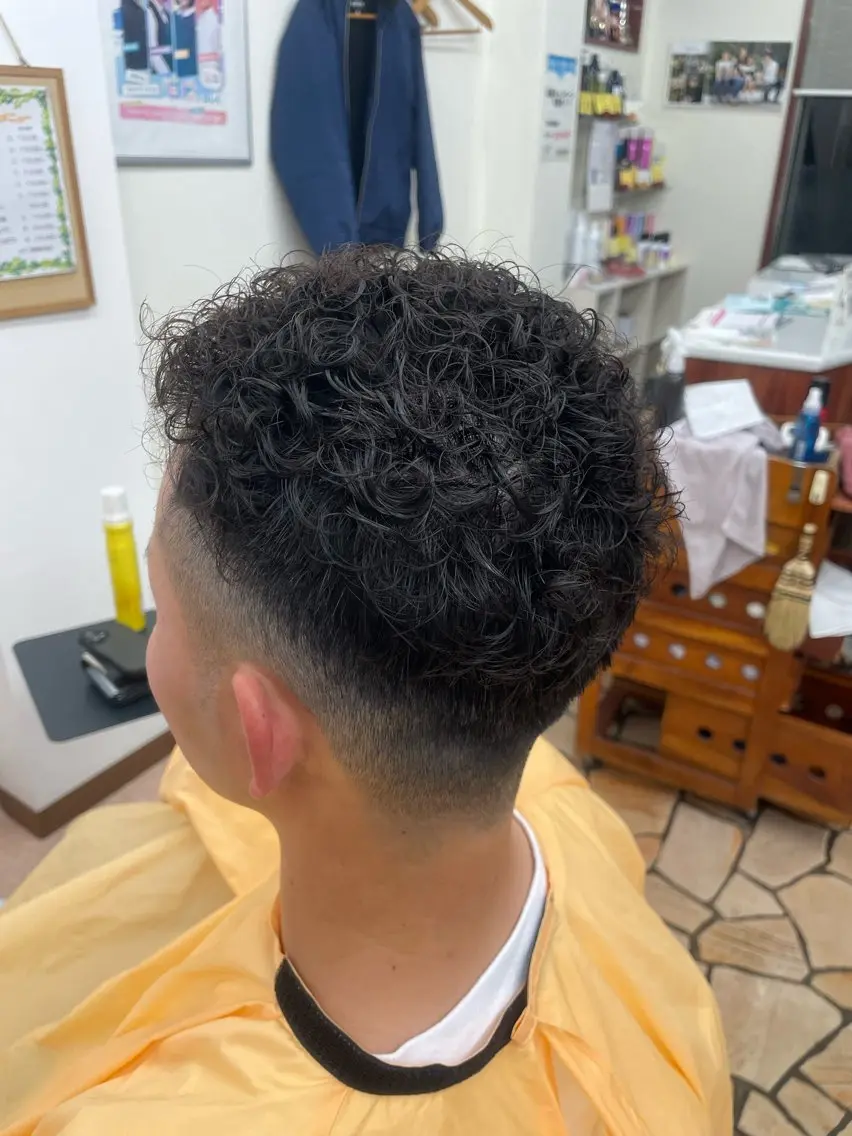 パーマ メンズ フェードカット メンズパーマ 片桐 航太のヘアスタイル