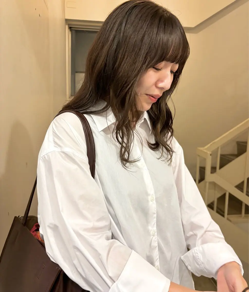 ミディアム カラー ベージュカラー レイヤーカット カット ヘアカラー トリートメント やまもと さえのヘアスタイル
