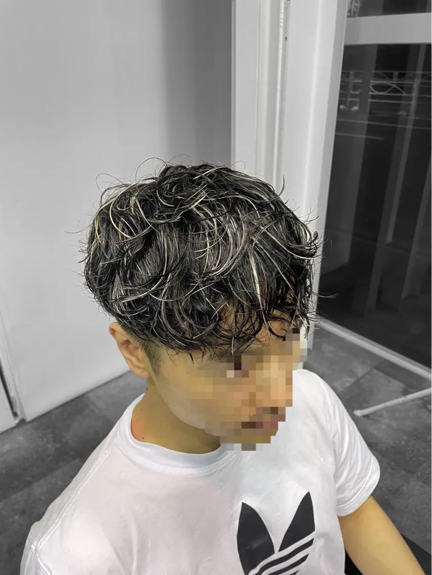 ミディアム カラー パーマ メンズ ミディアムパーマ メンズパーマ 平井 芳琉のヘアスタイル