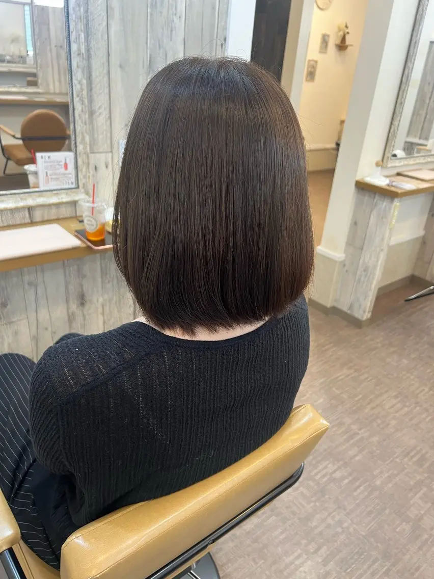 ショート アッシュ アッシュブラウン ヘアカラー 本間 絵理奈‎のヘアスタイル