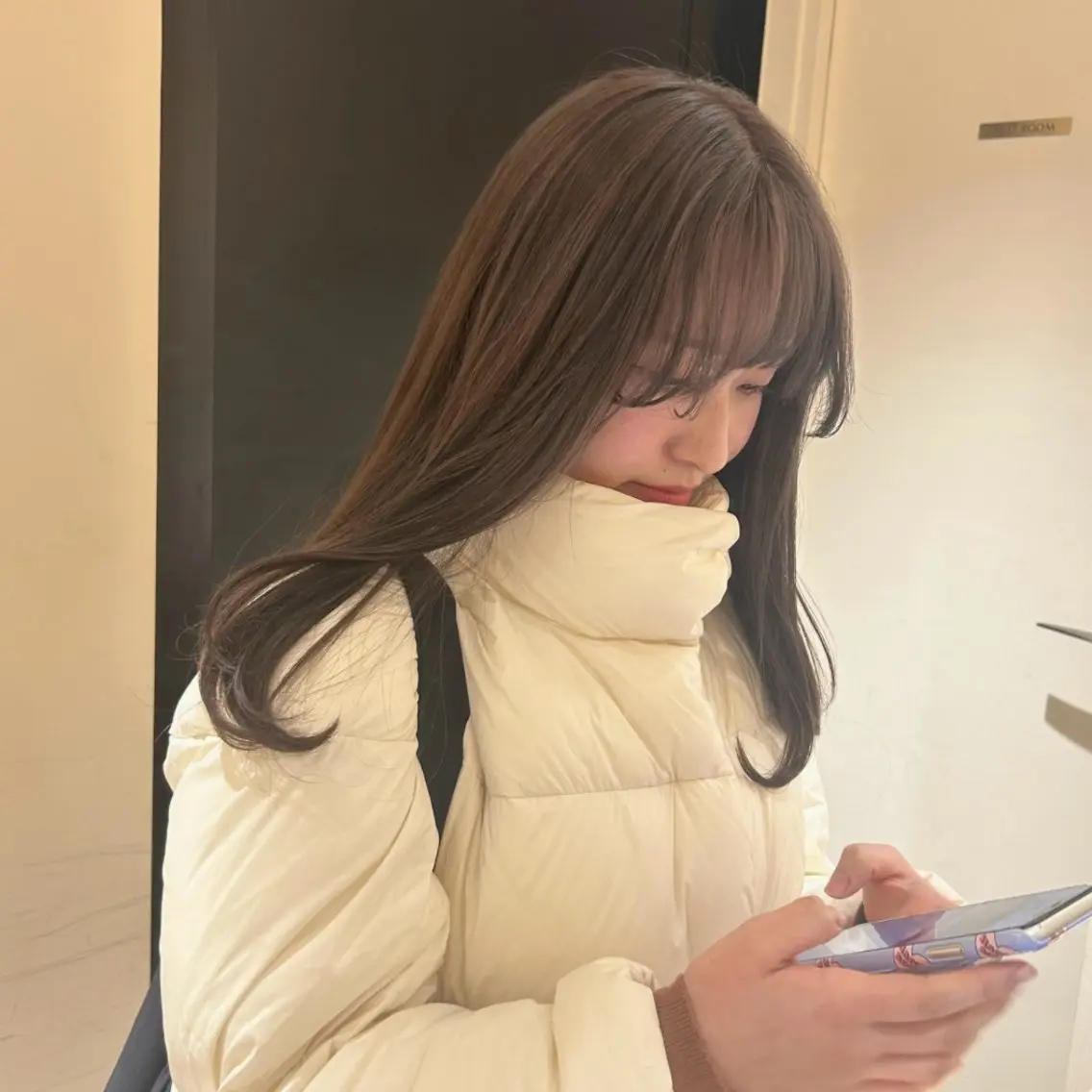 セミロング カラー ブリーチ グレージュ ミルクティーグレージュ ayumi / 上品に盛れるhairのヘアスタイル