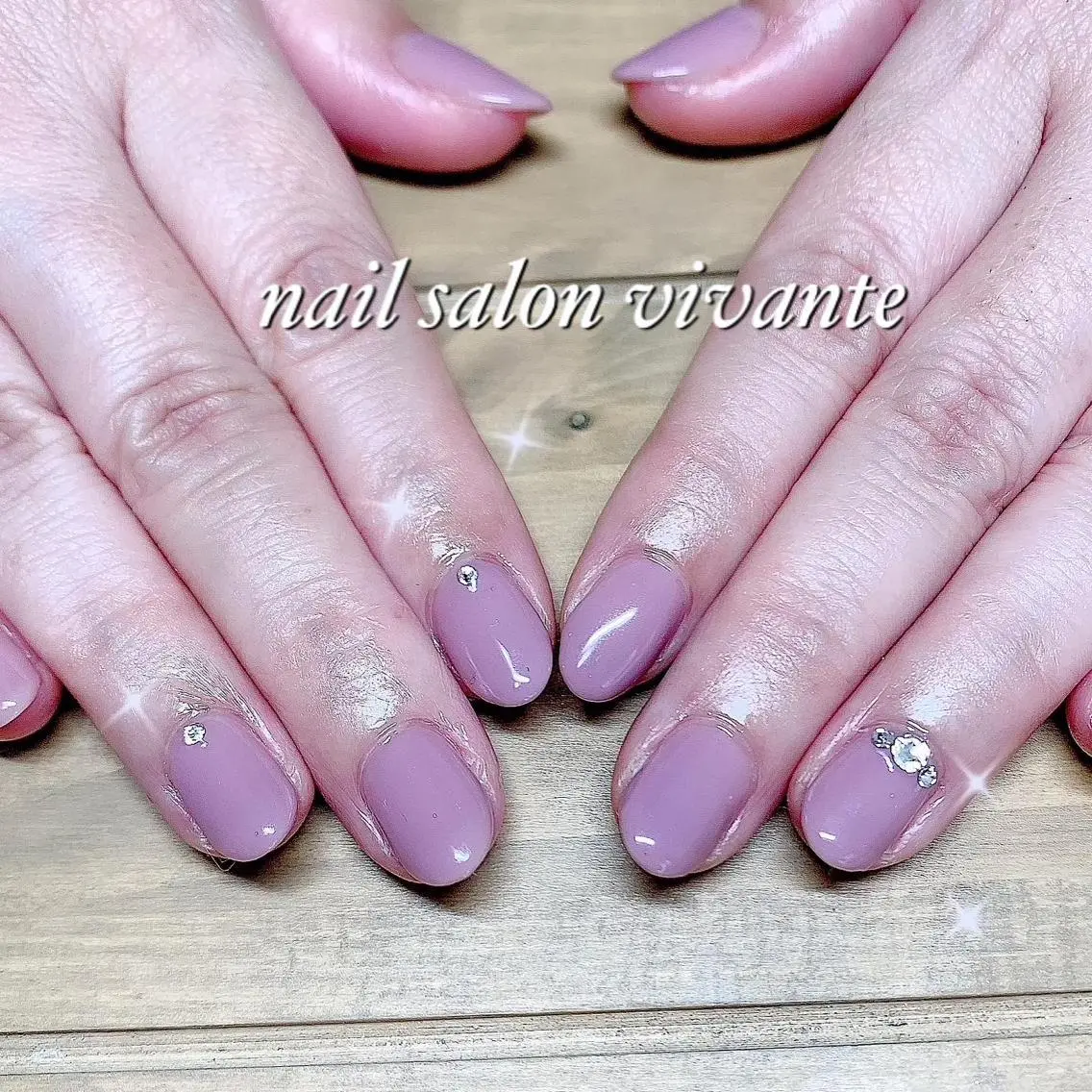 ネイル クリアネイル 氷ネイル・うるうるネイル ピンク ストーンネイル nail salon vivanteのネイルデザイン