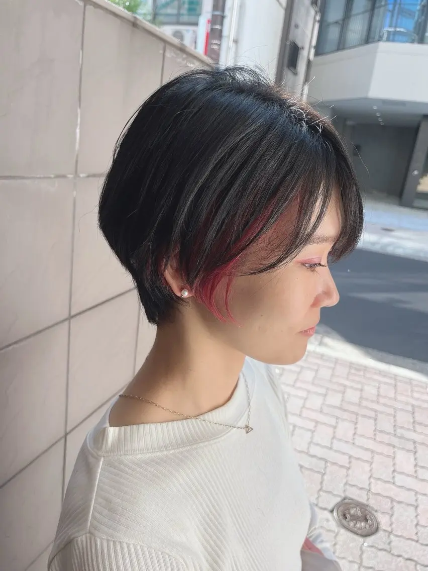 ショート カラー イヤリングカラー インナーカラー ピンクカラー ショートヘア ヘアカラー 美髪矯正✨🌷関 郁美🌷のヘアスタイル