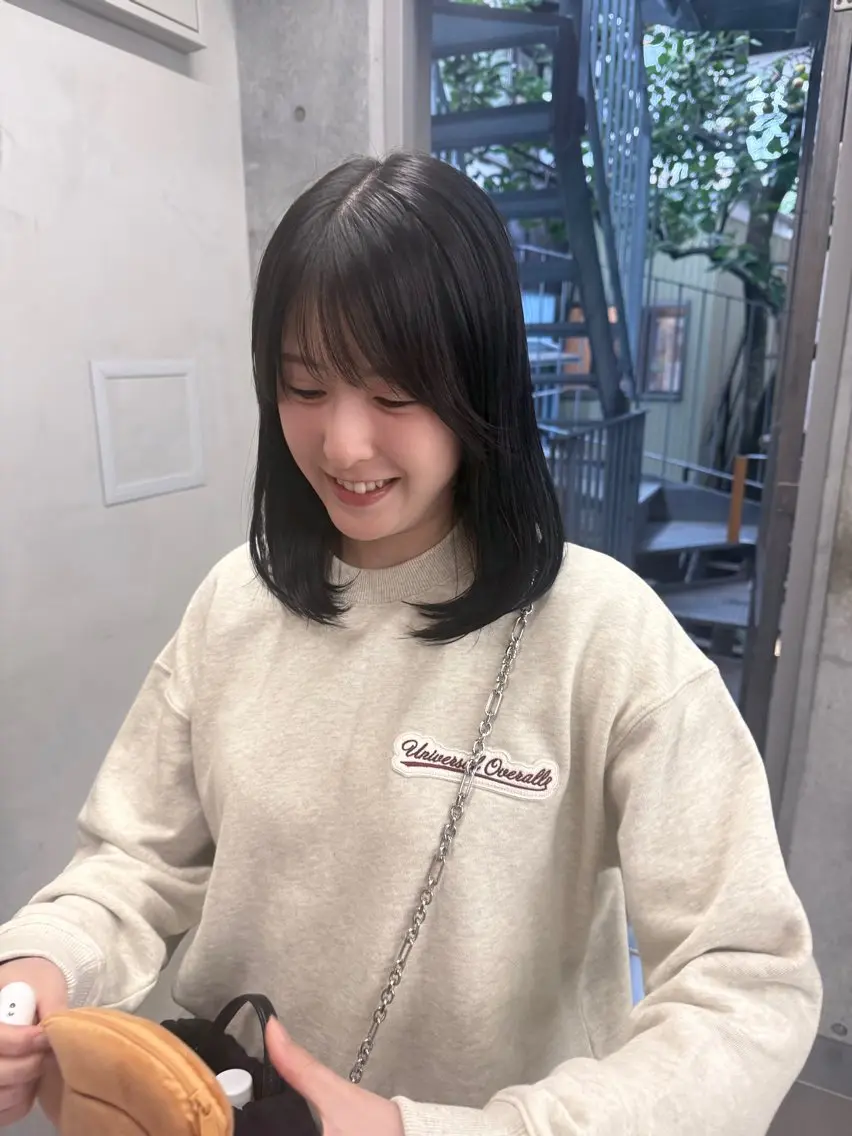 ミディアム カラー ミディアムレイヤー アッシュ ベージュカラー ブリーチ 透明感カラー カット ヘアカラー トリートメント 誰より丁寧なカット/ 小林輝/レイヤーのヘアスタイル