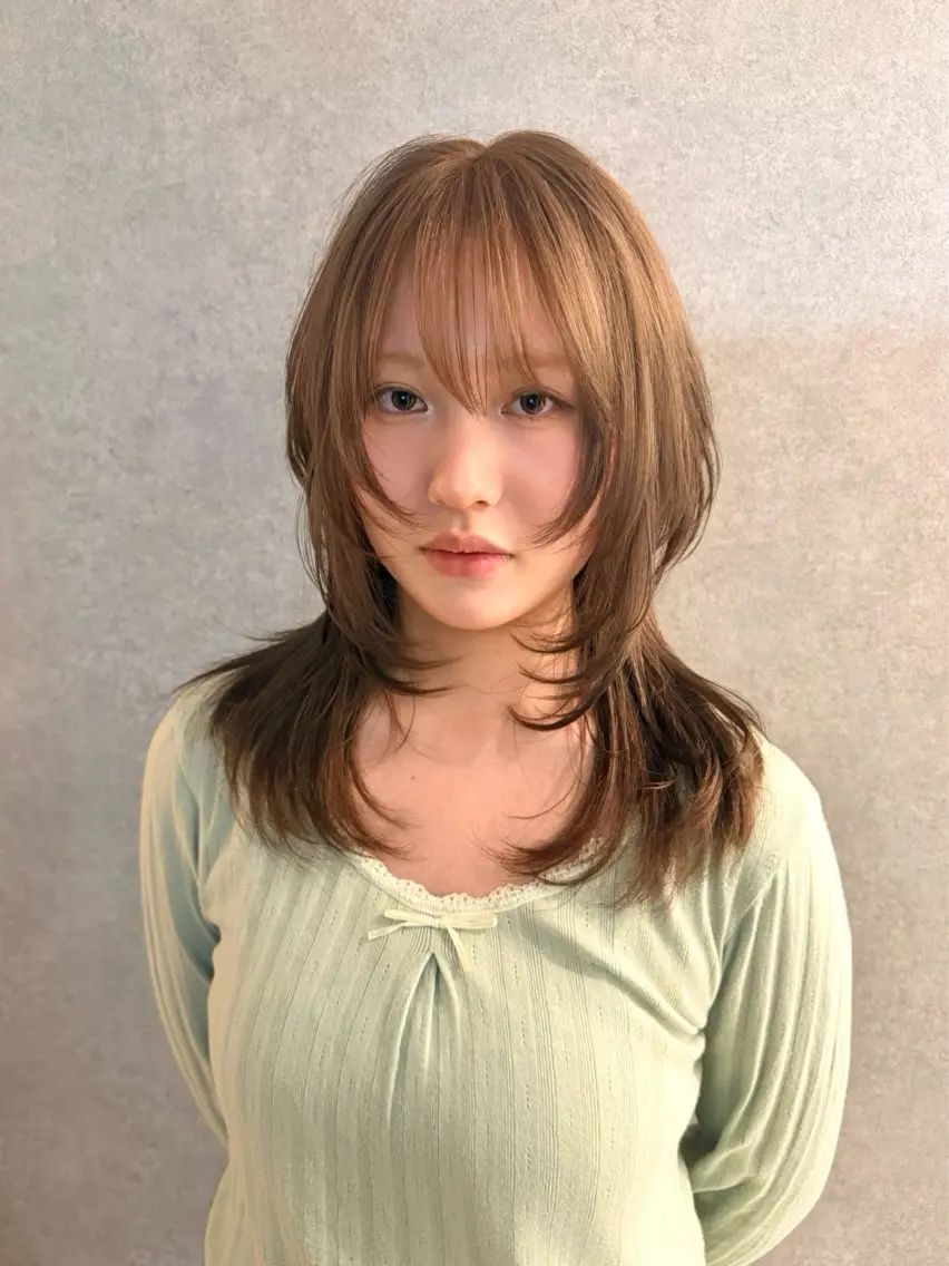 セミロング カラー レイヤーカット ヘアカラー トリートメント ハイトーン/ウルフ/ レイヤー/Asukaのヘアスタイル