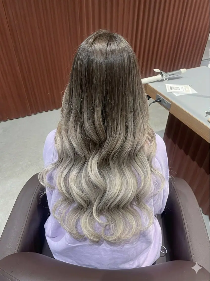 ロング カラー ヘアカラー 透明感カラー🦋艶髪 イヴカ💙のヘアスタイル