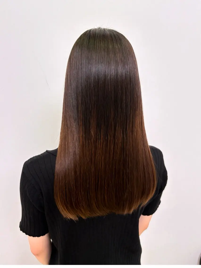 ロング カット 縮毛矯正 トリートメント 髪質改善ストレート インナーカラーハズキのヘアスタイル