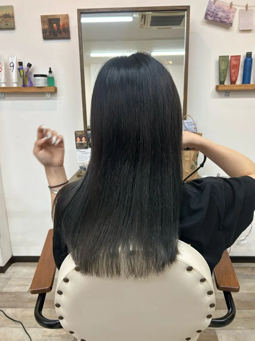 セミロング ヘアカラー Rin ku-to andCのヘアスタイル