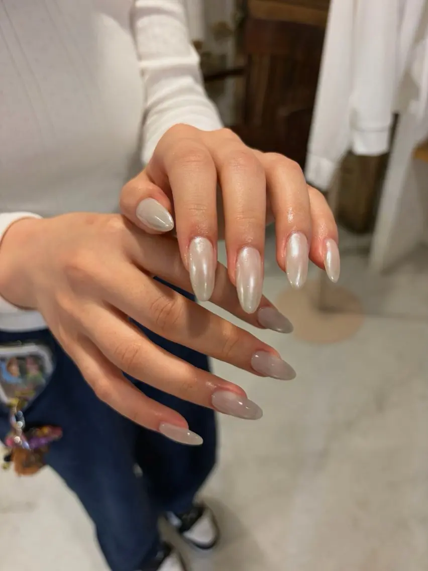 ネイル マグネットネイル ミラーネイル ホワイト ハンドネイル ハンドケア Hi,nail minaのネイルデザイン