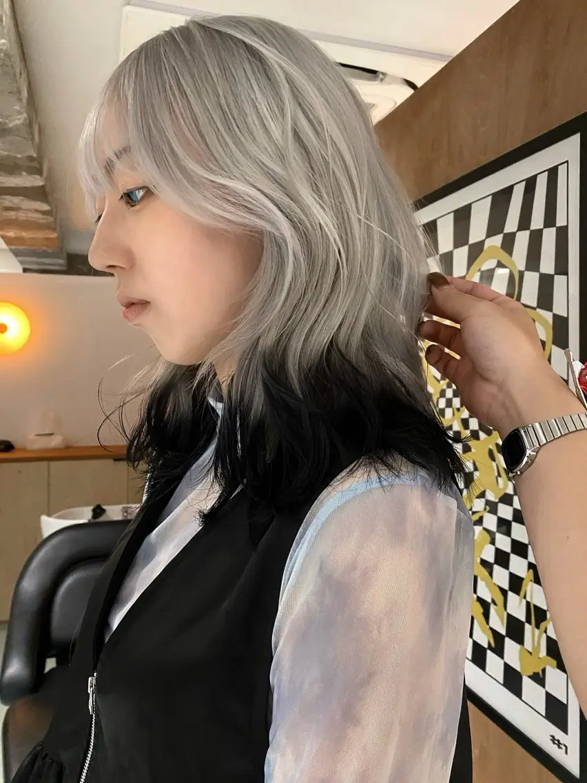 セミロング カラー カット ヘアカラー トリートメント ヘッドスパ ナホ/ハイトーン/ デザインカラーのヘアスタイル
