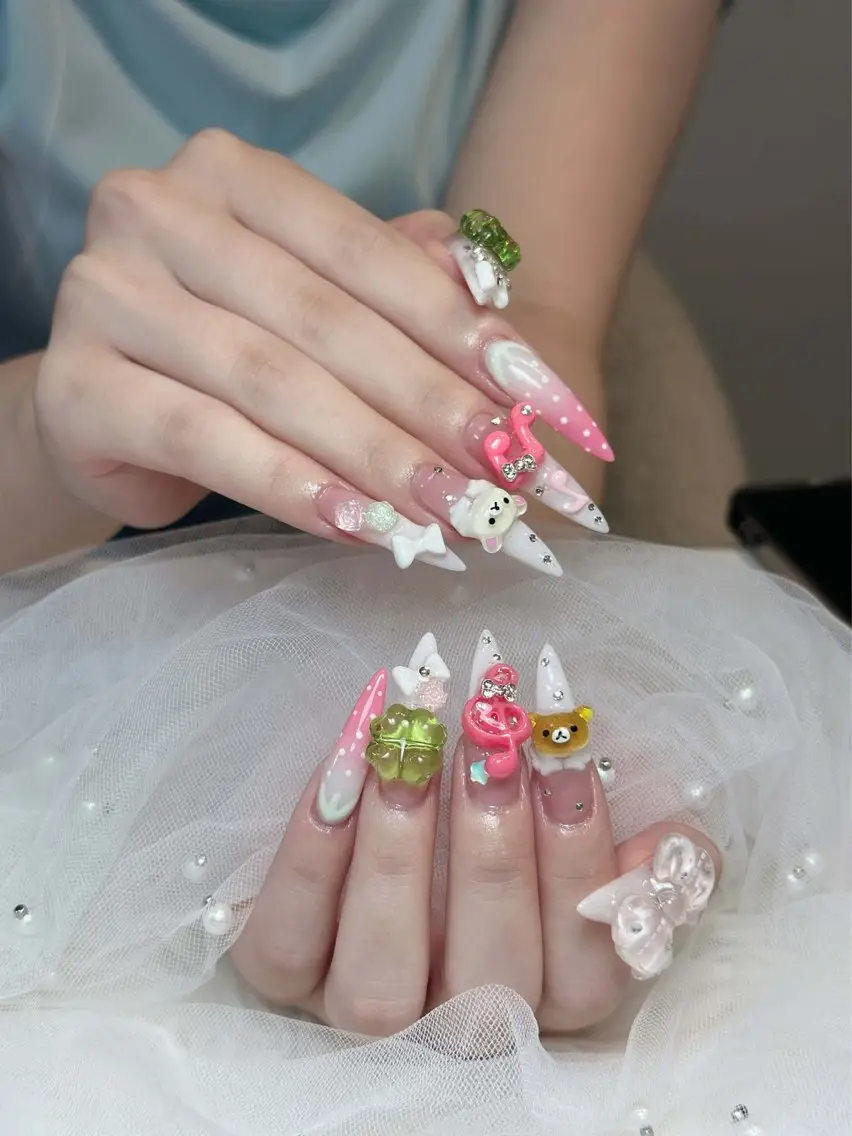 ネイル チークネイル ドット フレンチネイル グラデーション ハート ハンドネイル Julli NailStudioのネイルデザイン