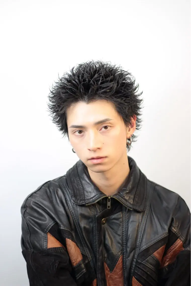 ショート パーマ ヘアアレンジ メンズ メンズパーマ メンズツイストパーマ 波巻きパーマ ツイストパーマ 🔥ニュアンス フェザー小林海斗🔥のヘアスタイル