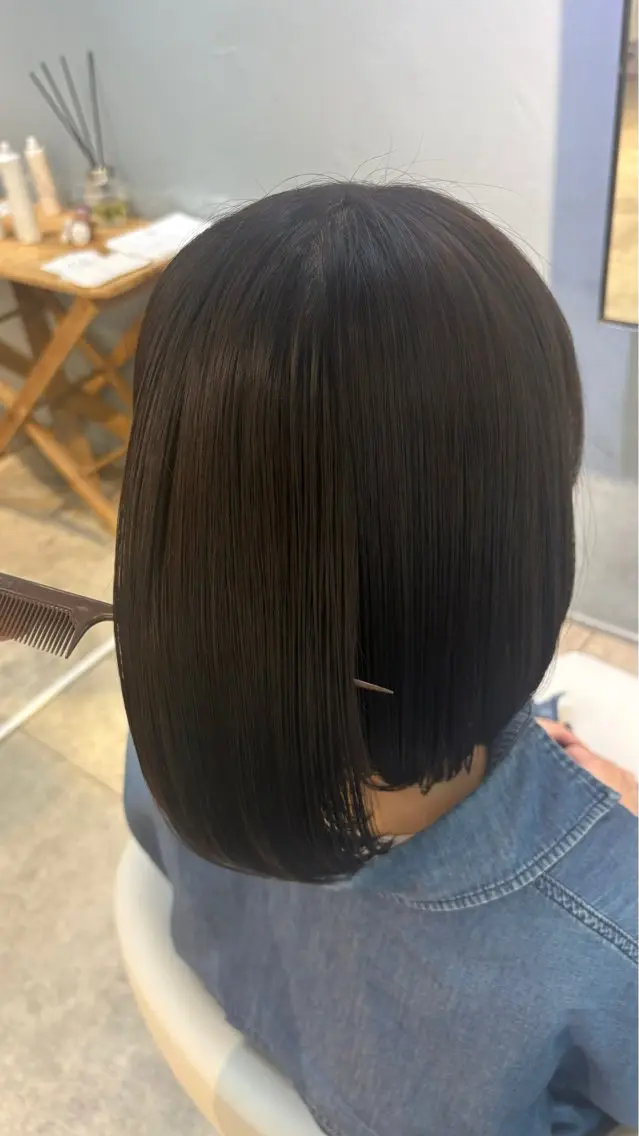 ミディアム 折野 来菜のヘアスタイル