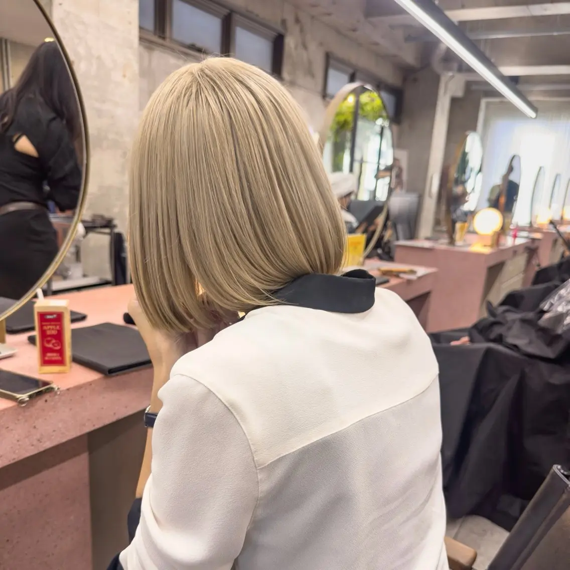 ミディアム カラー ブリーチ ケアブリーチ ハイトーンカラー カット ヘアカラー トリートメント 岡本康平/ボブ/ブリ ーチ/酸性ストレートのヘアスタイル