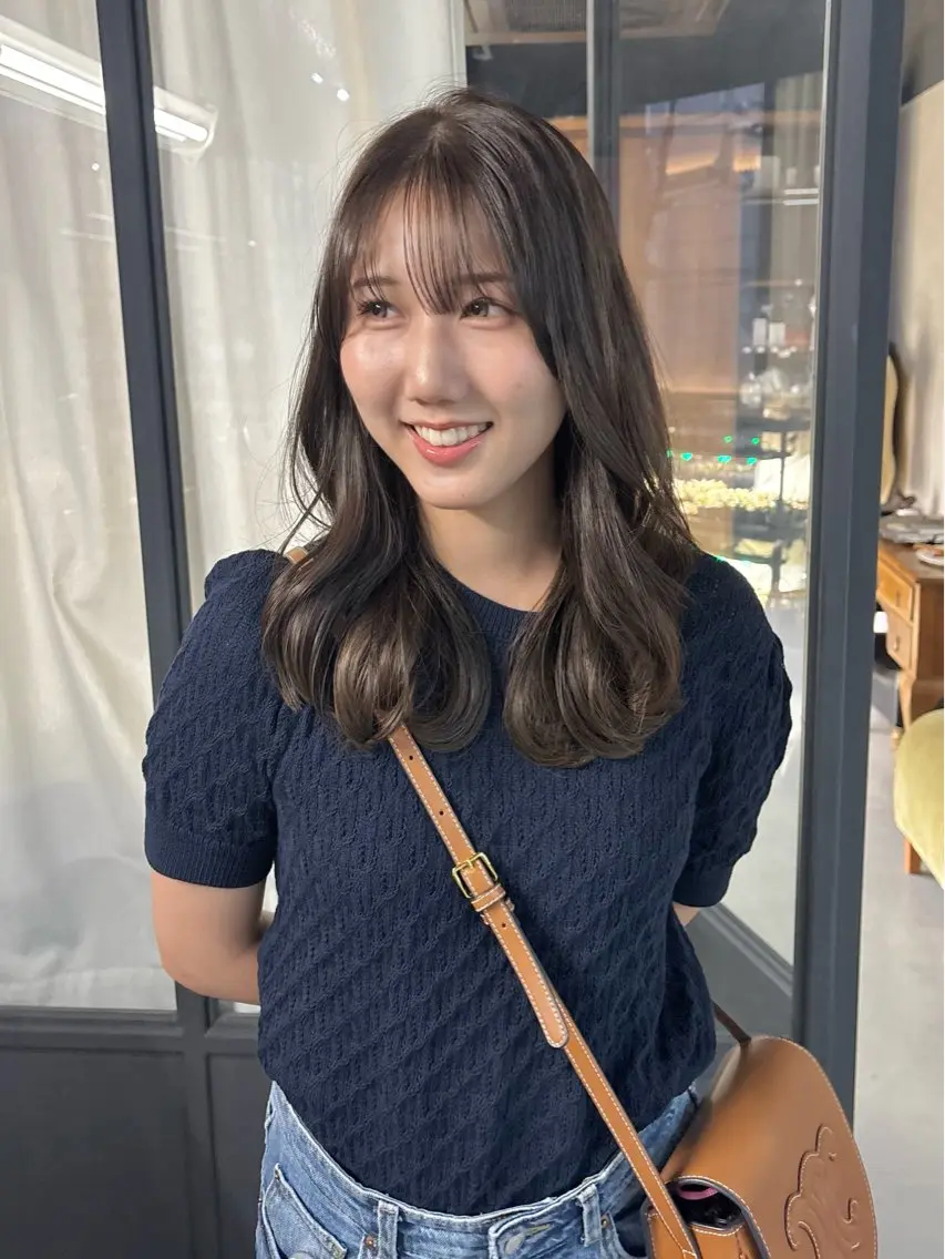 ロング カラー ベージュカラー オリーブベージュ 顔周りカット レイヤーカット ヘアカラー 井上 愛梨のヘアスタイル