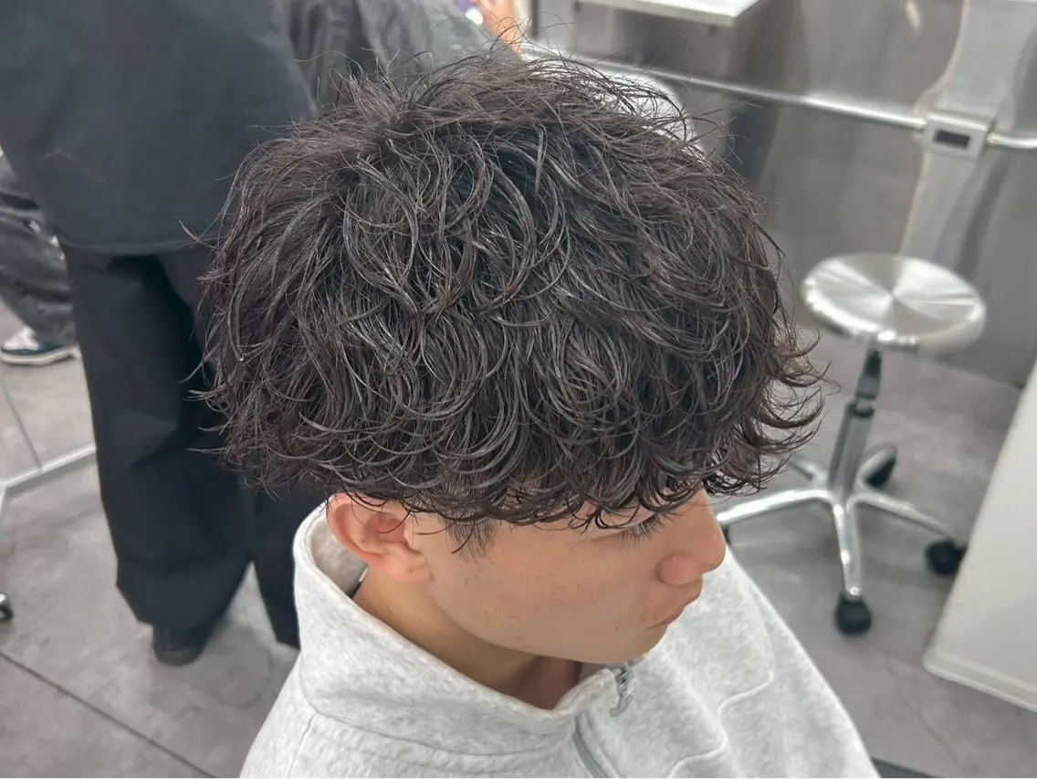 パーマ メンズ メンズ毛流れパーマ ブリーチSHIONのヘアスタイル