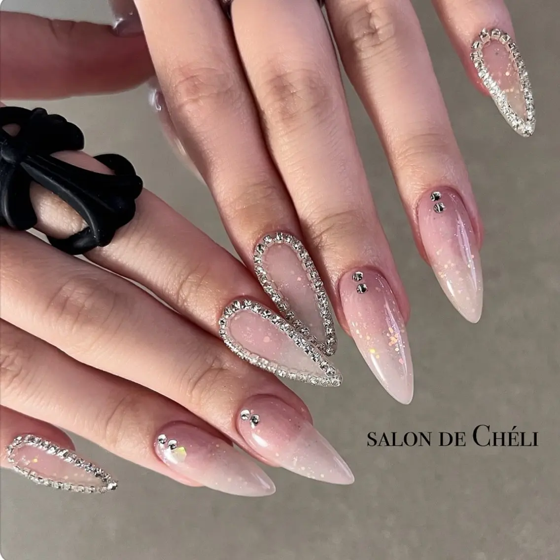 ネイル キラキラネイル ハンドネイル salon de Cheliのネイルデザイン