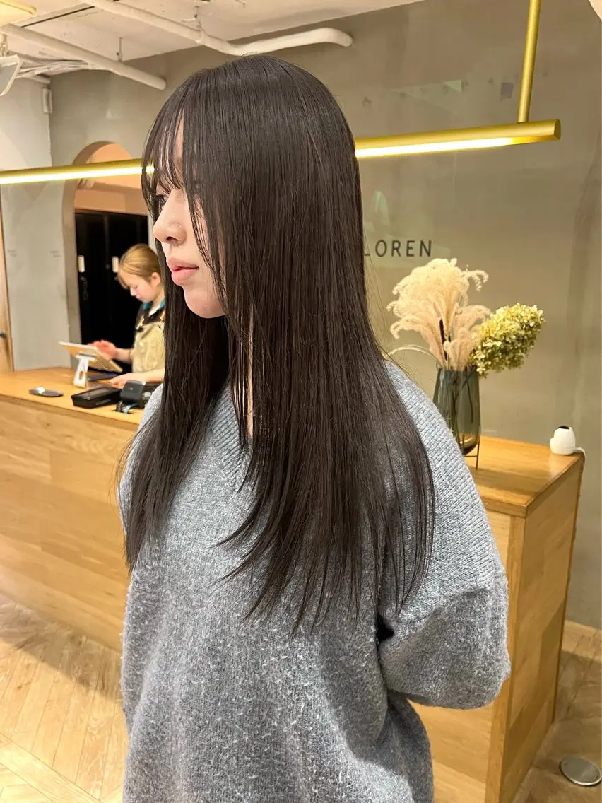 ロング レイヤーカット カット ヘアカラー トリートメント 似合わせレイヤー ＆縮毛矯正のヘアスタイル