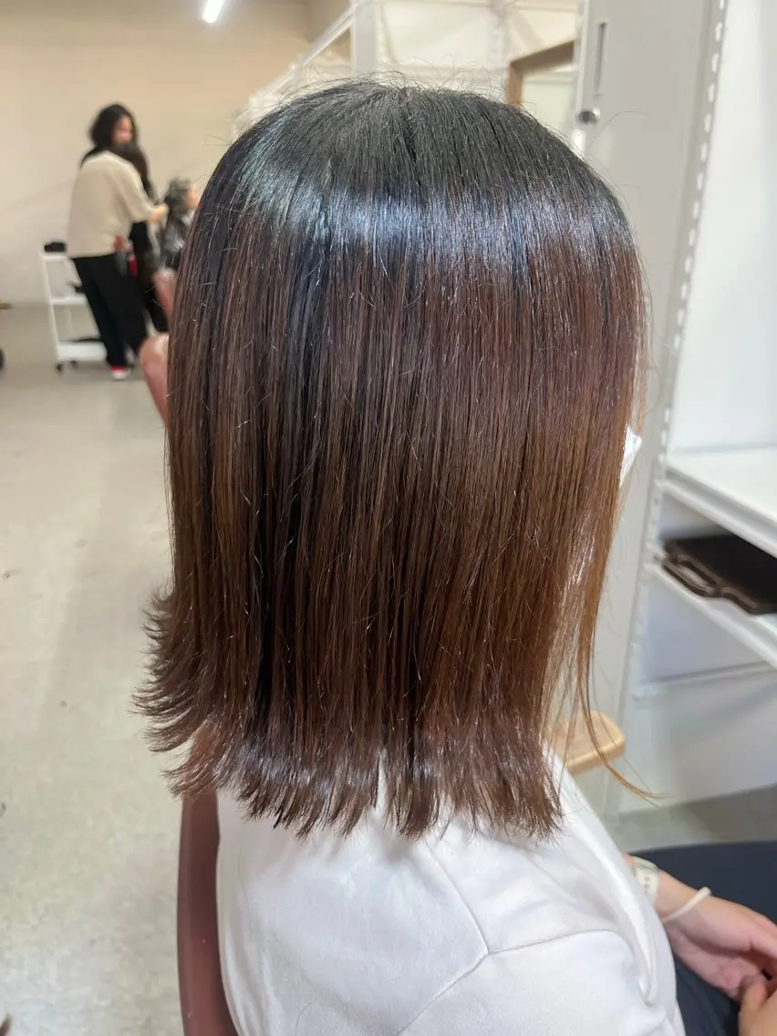 ミディアム 腰越 麻奈のヘアスタイル