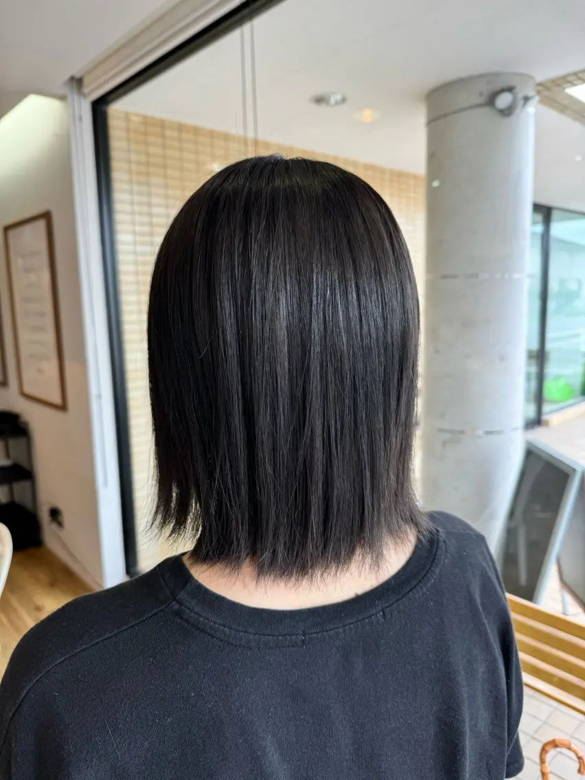 ミディアム カラー アッシュ アッシュグレー ブリーチ ヘアカラー トリートメント ツキダテ ユイのヘアスタイル