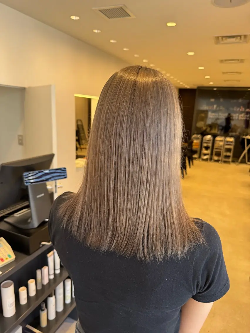 ミディアム カラー ブリーチ ヘアカラー 萩原 紗妃のヘアスタイル