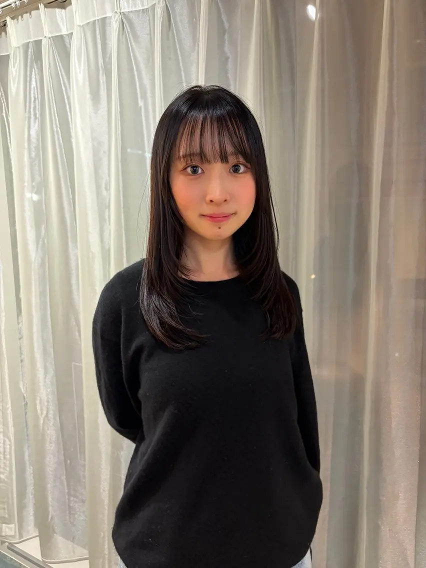 セミロング レイヤーカット 三浦 ふたばのヘアスタイル