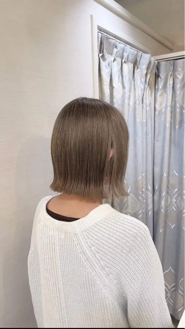 ショート カラー グレージュ ボブ 外ハネヘア ヘアカラー カラー職人 なかもと たつひろのヘアスタイル