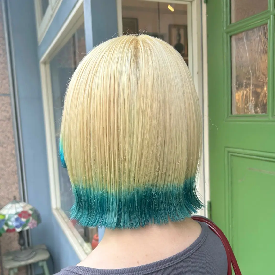 ショート カラー アクアカラー ブリーチ 抜きっぱなしブロンド ブロンド ブルーカラー カット ヘアカラー トリートメント BRITS 渡辺 菜々子のヘアスタイル