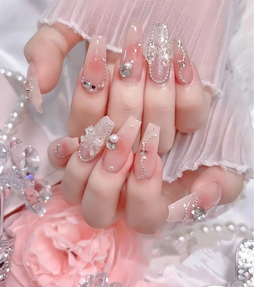 ロング 外国人風カラー 韓国風ヘア ハンドネイル E🌷nail 長さだし専門店のネイルデザイン