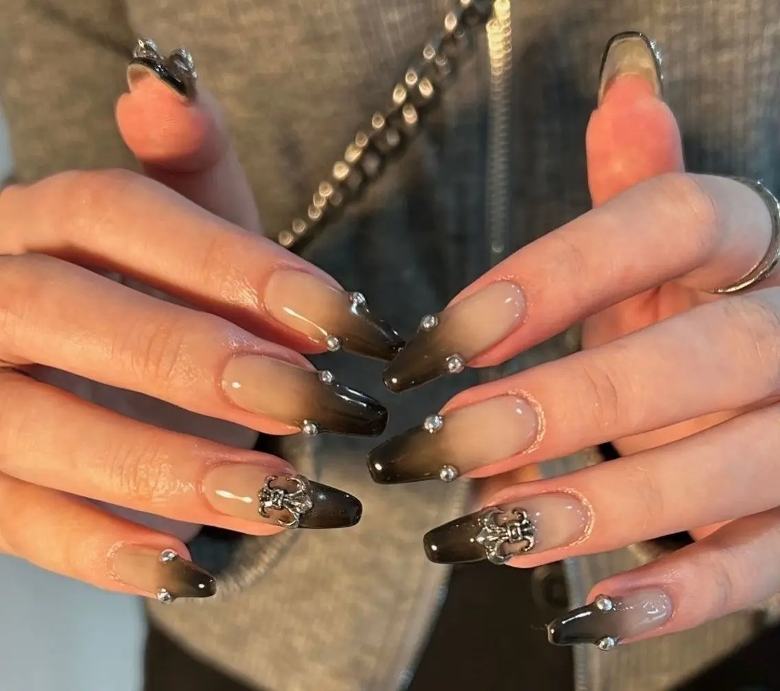 ネイル 韓国ネイル 持ち込み ニュアンスネイル ネイルチップ 冬ネイル LISA ANA.CHUOのネイルデザイン