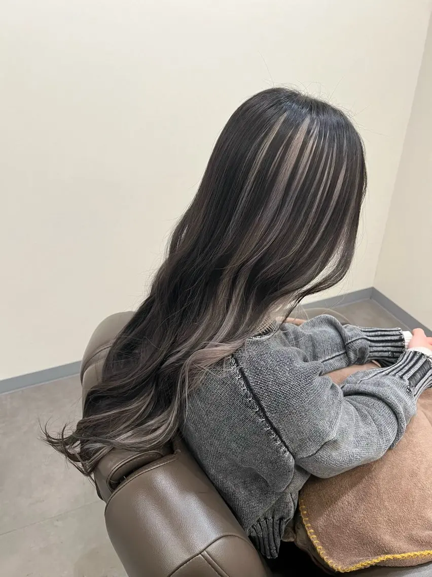 ロング カラー ハイライトカラー ハイライト ヘアカラー 今田 飛奈のヘアスタイル