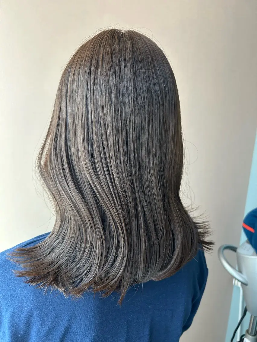 セミロング カラー ブリーチ グレージュ ブリーチなしカラー hubhair レイヤー/透明感のヘアスタイル