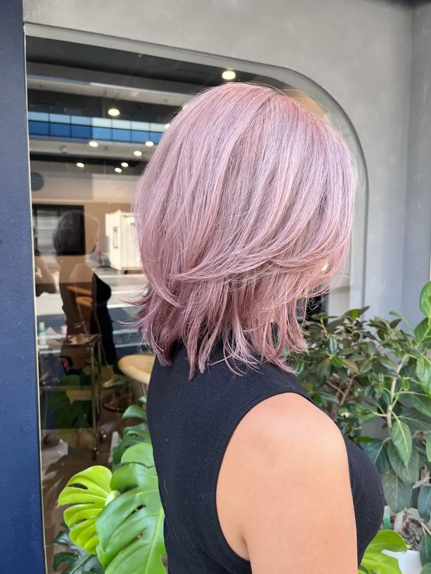 ミディアム カラー ミディアムレイヤー ピンクカラー ホワイトピンク レイヤーカット カット ヘアカラー トリートメント dogstar小林諒 パーマ/レイヤーのヘアスタイル
