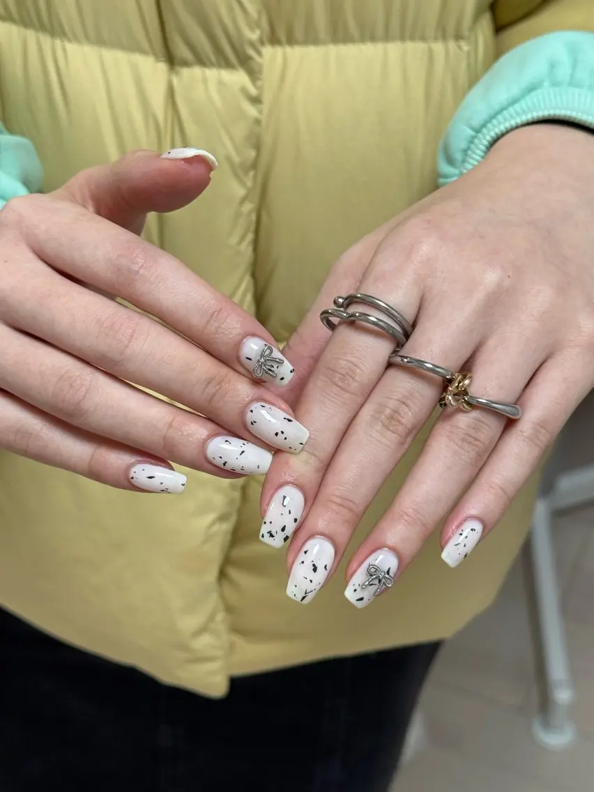 ネイル フレンチネイル グラデーション キラキラネイル 韓国ネイル マグネットネイル ハンドネイル 🎀🎀YooLi Nail Salonのネイルデザイン
