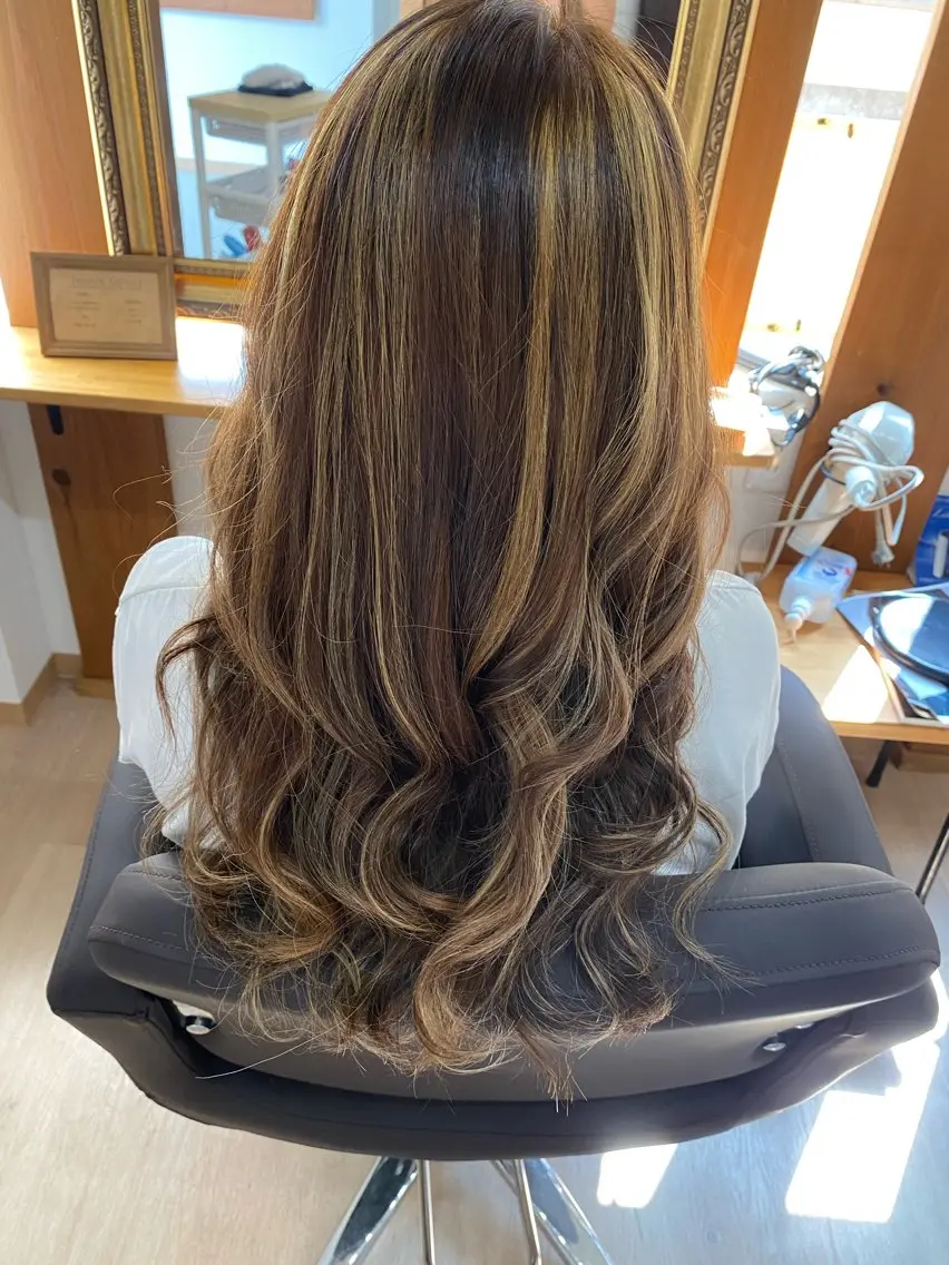 ロング ヘアカラー 青柳 美咲のヘアスタイル