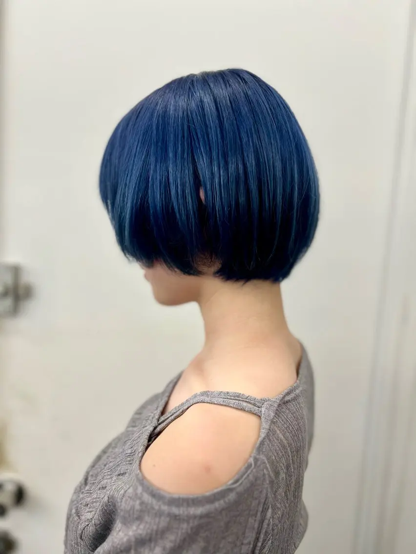 ショート カラー ショートボブ ブリーチ ブルーカラー 透明感カラー ネイビーカラー カット ヘアカラー 透明感カラー特化🫧 🦋栗原🦋のヘアスタイル