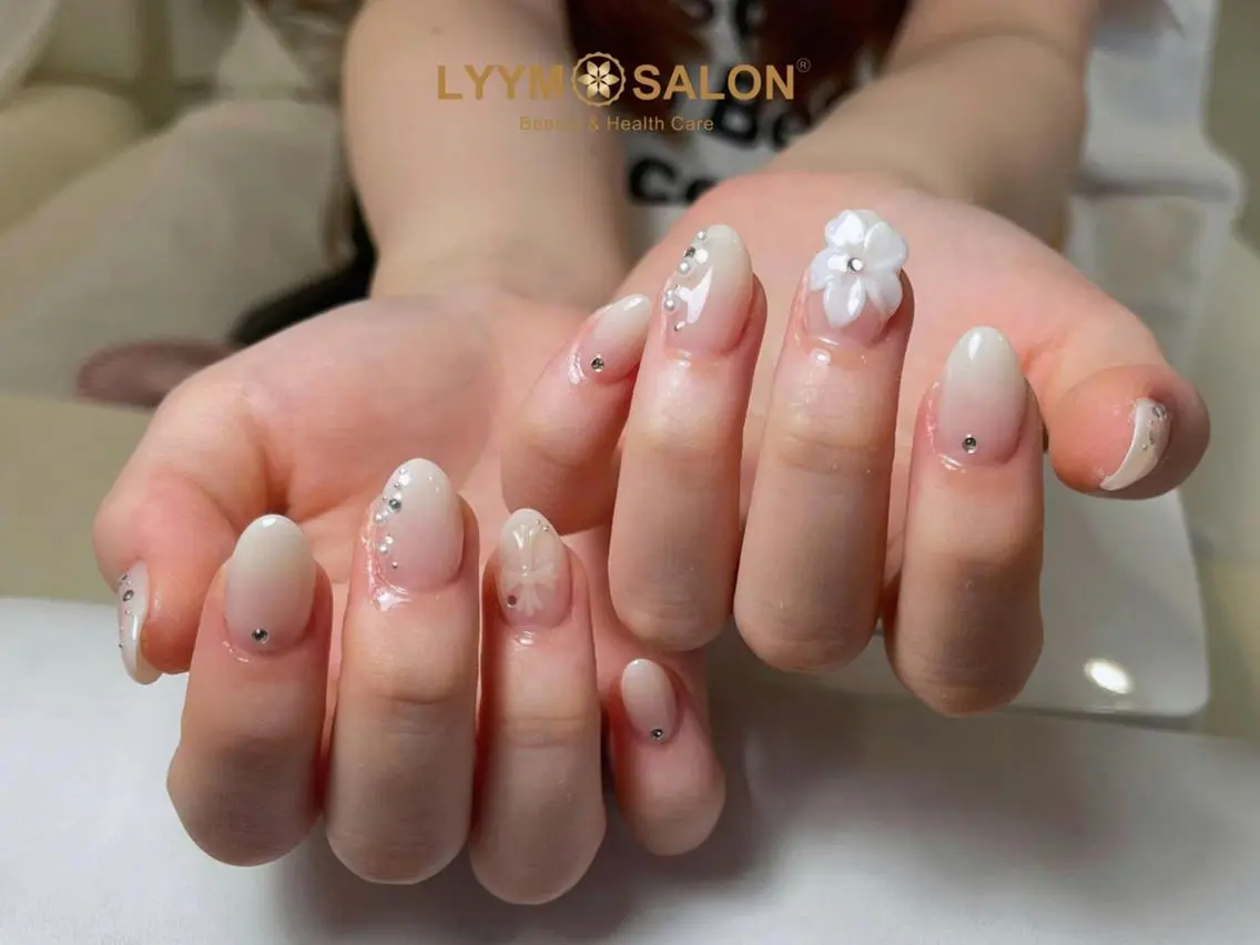 ネイル フラワーネイル ジェルネイル ガーリー 韓国ネイル シンプルネイル ハンドネイル LYYM Salonのネイルデザイン