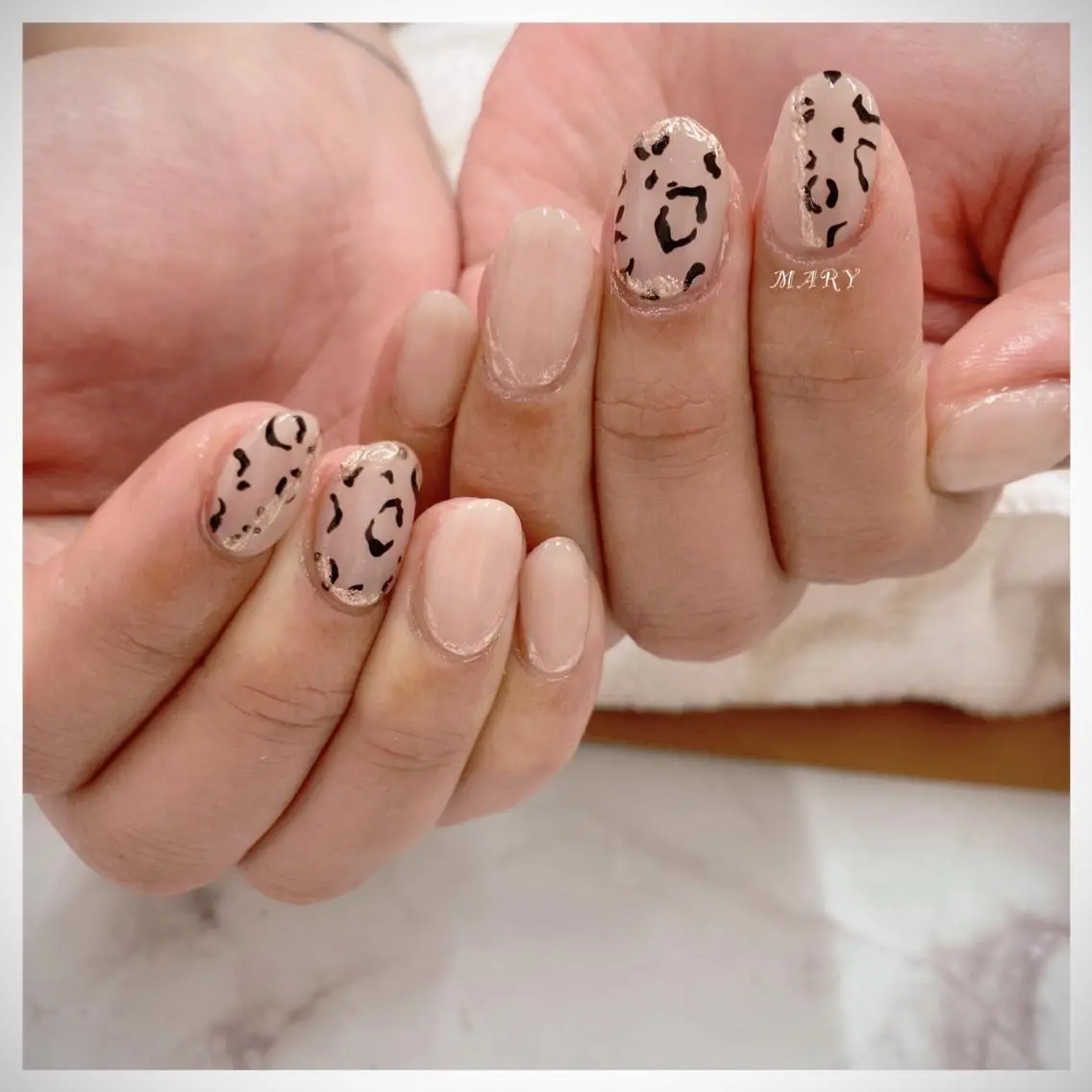 ネイル アニマル柄 アートネイル ミラーネイル 持ち込み ニュアンスネイル ハンドネイル Mary nail .narumiのネイルデザイン