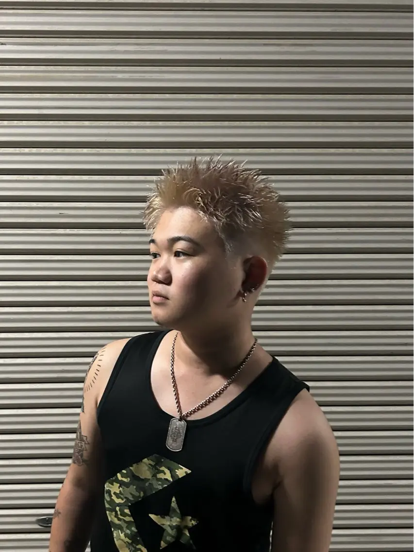 ハイトーンスパイキーショート【ブリーチあり】の写真