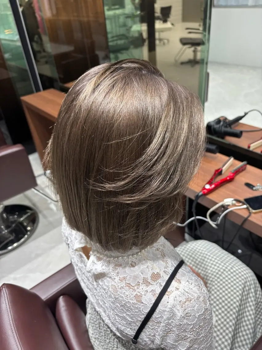 ミディアム カラー ダークグレー ダークグレージュ グレージュ ヘアカラー ねね🦖 /ブリーチカラーのヘアスタイル