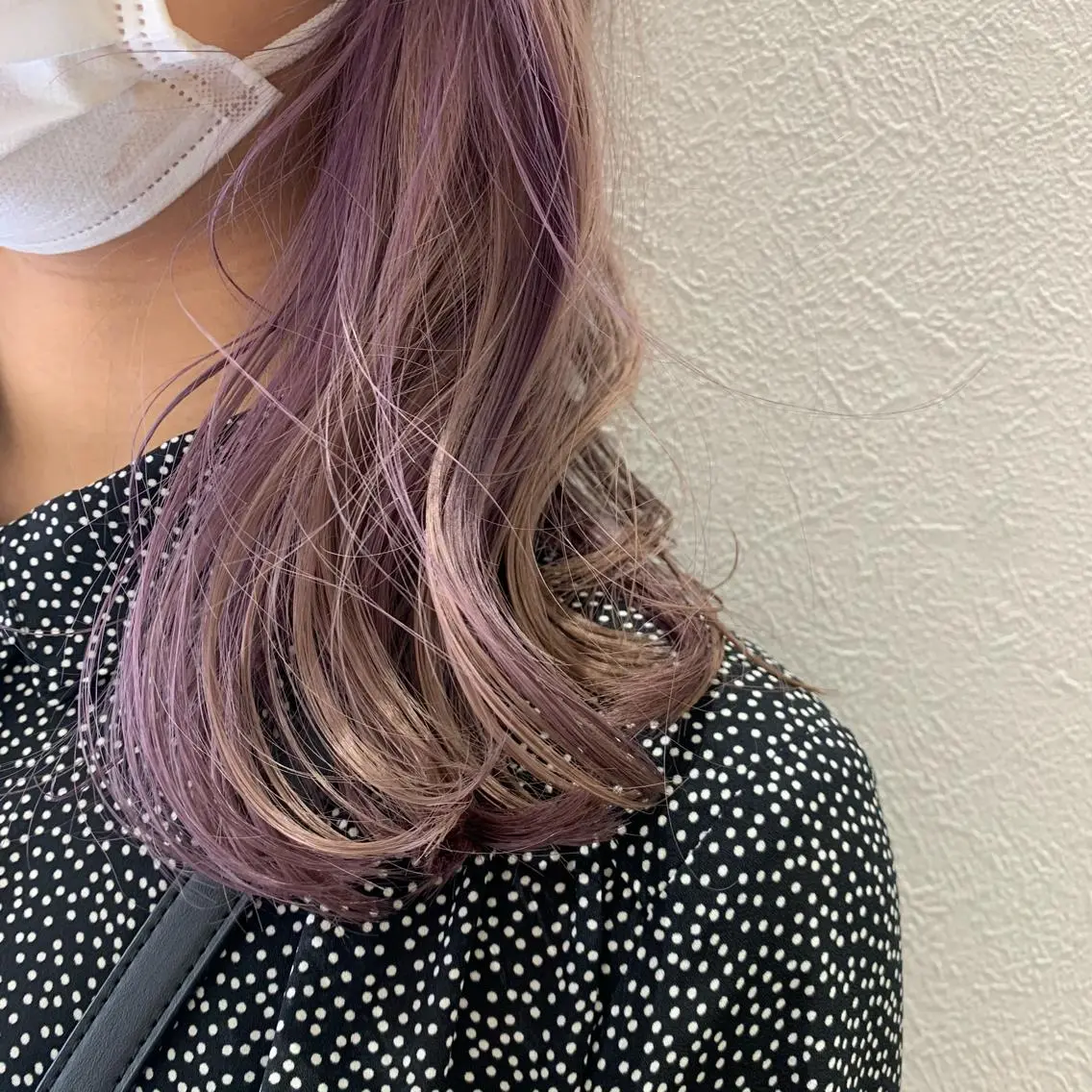 セミロング カラー ブリーチ ダブルカラー パープルカラー カット ヘアカラー トリートメント hubhair レイヤー/透明感のヘアスタイル