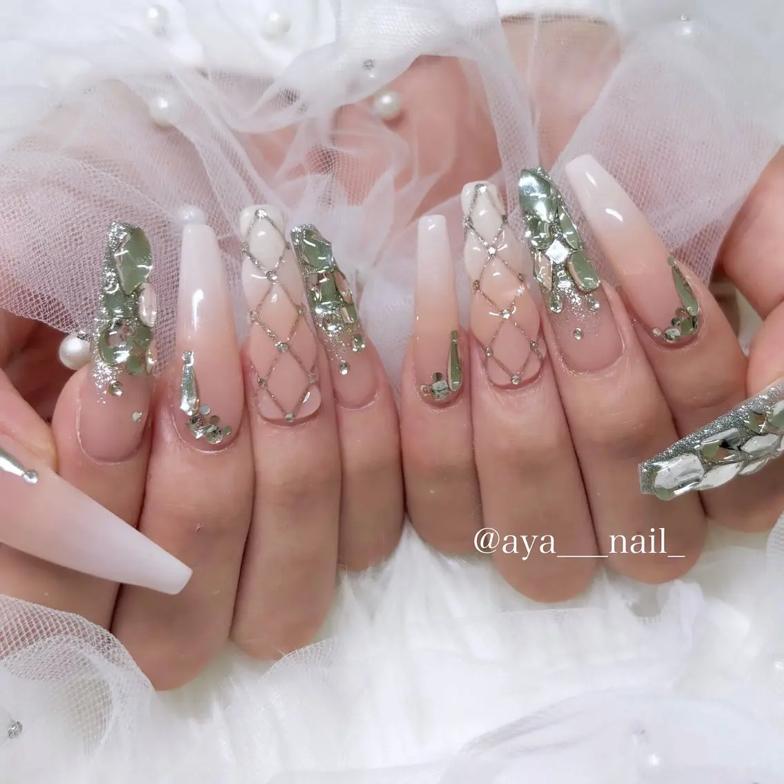 ネイル Roi ayanaのネイルデザイン