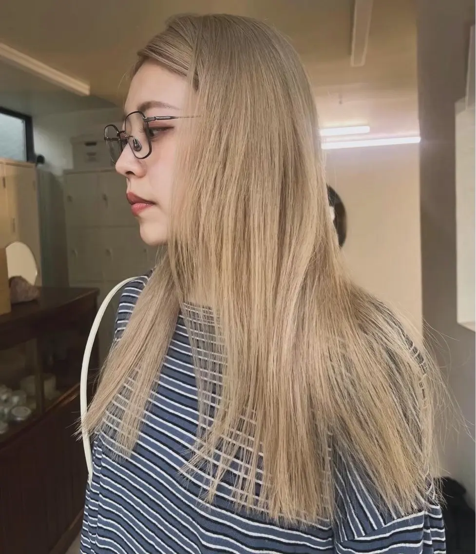 ロング カラー ベージュカラー ブリーチ ケアブリーチ ハイトーンカラー ハイトーンベージュ ハイトーン/デザイン 小林美咲のヘアスタイル