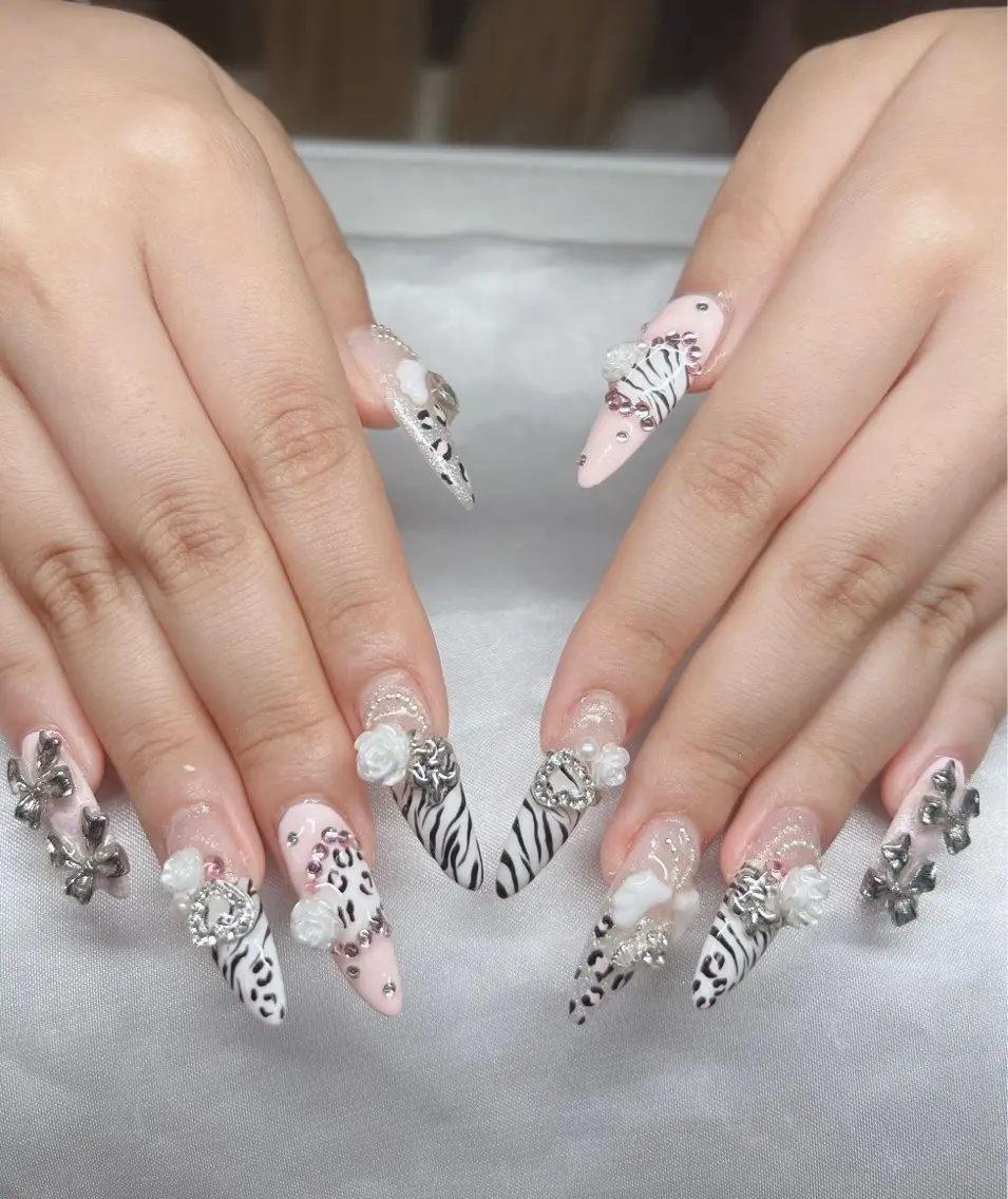 ネイル 長さ出し グラデーション キラキラネイル マグネットネイル ニュアンスネイル Lee Nails チップ長さだし専門店のネイルデザイン
