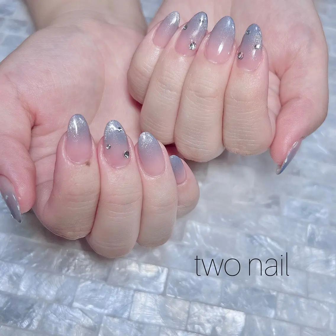 ネイル キラキラネイル マグネットネイル ネイルチップ ホワイト ハンドネイル two nailのネイルデザイン
